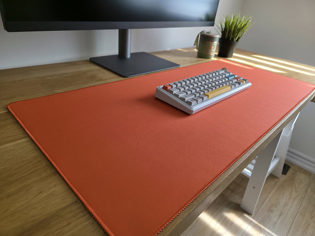 Minimal Deskpad - Carrot Orange